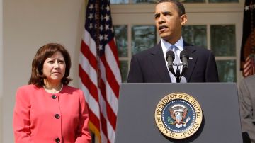 "Obama no olvidó la paridad en su nuevo gabinete", así lo afirma la Casa Blanca. En la foto, el presidente con Hilda Solís, quien recientemente dimitió del Departamento del Trabajo.