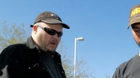 Armerías en Arizona rechazan requisitos de venta que el gobierno de Barack Obama pretende imponer.