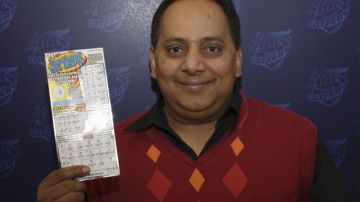 Urooj Khan falleció antes de recibir el cheque de $425 mil que ganó en la lotería.