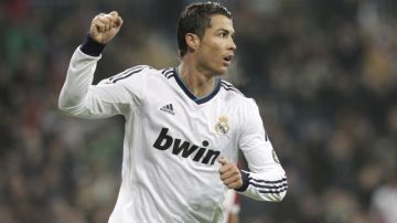 Cristiano Ronaldo festeja uno de los tres goles que marcó ayer ante el Celta de Vigo. El portugués ya suma cinco tantos en este 2013.