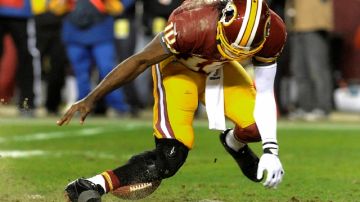 El dramático momento en que el quarterback Robert Griffin III, de los Washington Redskins, se lastima de gravedad su rodilla en el juego ante Seattle.