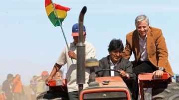 El gobierno de Bolivia, representado por el vicepresidente Alvaro García Linera, afirma que Hugo Chávez, “marca desde Venezuela una ruta para la construcción de un continente emancipado”.