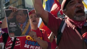 Una multitud se congregó este jueves frente al palacio presidencial de Miraflores en Caracas, para dar su apoyo al presidente Hugo Chávez.