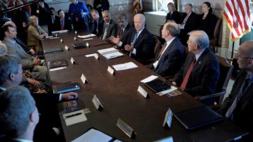 El Grupo de Trabajo  sobre Violencia Armada, encabezado por el vicepresidente Joe Biden, reunido ayer en la Casa Blanca.