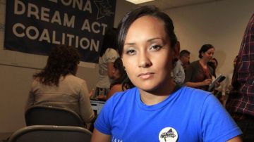 Erika Andiola forma parte del Arizona Dream Act Coalition, un grupo que lucha por los derechos de jóvenes que fueron traídos ilegalmente por sus padres a Estados Unidos cuando eran pequeños.