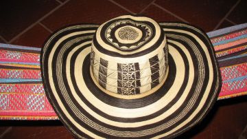 El gobierno colombiano prohíbe comercializar sombreros "vueltiaos" procedentes de China.