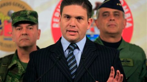 Descarta gobierno colombiano tregua bilateral propuesta por FARC, así lo anunció el ministro de Defensa Juan Carlos Pinzón.