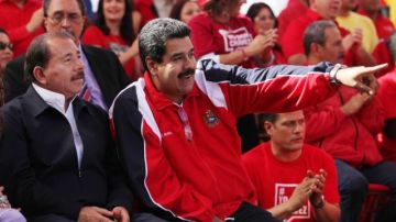 Maduro explicó que durante su estancia en Cuba quedará encargado de la vicepresidencia ejecutiva el ministro de Energía Eléctrica, Héctor Navarro.