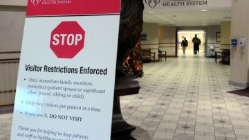 En Minnesota hay hospitales que también limitan las visitas para proteger a pacientes y sus familiares.