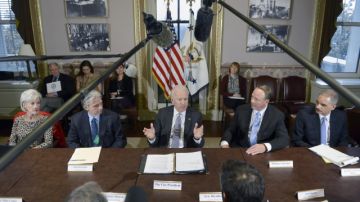 El vicepresidente Joe Biden habla con los medios durante una reunión con los representantes de la industira del video-juego, en Washington, ayer. También yahabía tenido un encuentro  con la NRA.