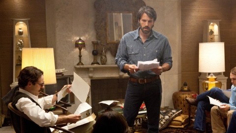 El actor Ben Affleck(centro) en una escena de 'Argo'.