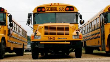 Una huelga de los conductores de autobuses escolares afectaría a unos 150,000 estudiantes en Nueva York.