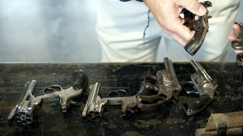 La compra de armas se realizará en dos iglesias de Trenton, según anunció la Fiscalía General de Nueva Jersey.