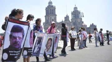 Organizaciones de derechos humanos, sociales y familiares de desaparecidos  participan  en una jornada de protestas.