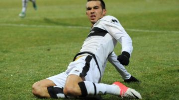Nicola Sansone  celebra  el gol del empate del Parma 1-1 ante Juventus.