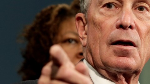El alcalde de Nueva York, Michael Bloomberg, insistió en su posición por un mayor control de las armas de fuego y pidió una acción más decidida del Congreso.