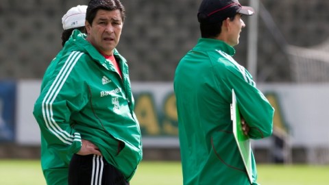 Luis Fernando Tena debe esperar la decisión de José Manuel de la Torre para saber que selección dirigirá en el 2013.
