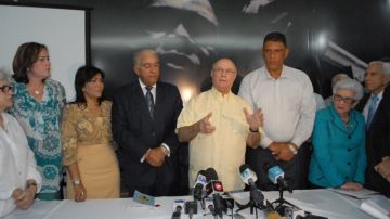 Hipólito Mejía habló ayer con sus seguidores y anunció la convocatoria de  la Comisión  Política del PRD.