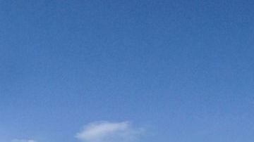 El ejército de EE.UU. inauguró un vasto complejo de paneles solares en White Sands, Nuevo México.