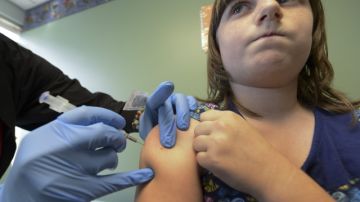 Las autoridades de salud de Nueva York recomiendan vacunarse previo a la temporada invernal. /Archivo