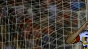 El 'cuarentón' Cuauhtémoc Blan- nco se resiste al retiro.