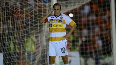 El 'cuarentón' Cuauhtémoc Blan- nco se resiste al retiro.