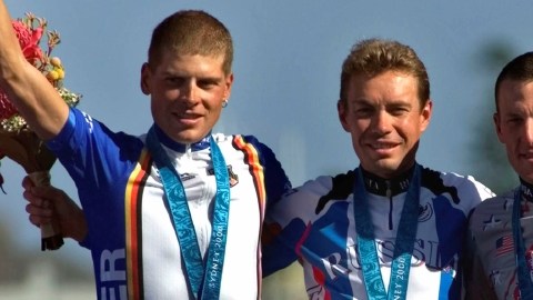 En septiembre 30 de 2000: Jan Ullrich, Viacheslav Ekimov y Lance Armstrong posaban en el podio de los JO de Sidney.