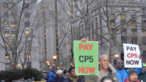 Decenas de personas realizaron ayer manifestaciones contra la práctica policial.