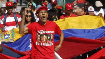 Los aliados de Chávez afirman contra viento y marea que el gobierno sigue en marcha.