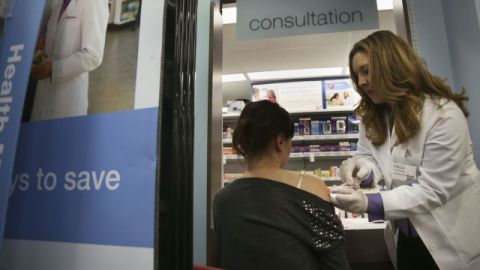 Vacunarse es una medida de prevención que protege de la gripe.