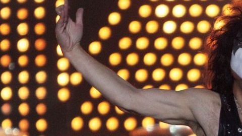 El integrante del legendario grupo Kiss festejará 61 años antes de iniciar gira mundial.