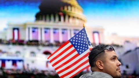 Los hispanos que participarán en los actos de toma de juramento de Obama, llegan a Washington desde todo el país.