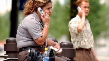 El uso de los teléfonos celulares y la falta de limpieza podría generar que mas personas se enfermen con la influenza.