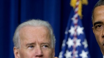 El presidente Barack Obama, acompañado por el vicepresidente  Joe Biden, horas antes de iniciar su segundo mandato.