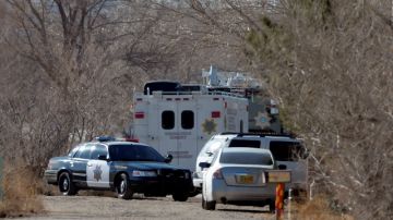 Los alguaciles  del condado de Bernalillo, cerca de Alburquerque, dicen que un adolescente mató a  dos adultos y tres niños