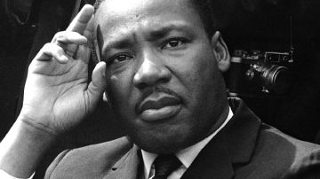 En foto de septiembre de 1963, el  Dr. Martin Luther King Jr. durante una conferencia de prensa en Birmingham, Alabama.