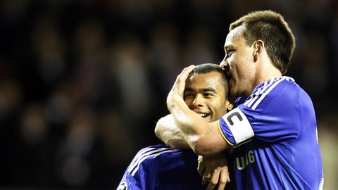 Ashley Cole se quedará con el Chelsea hasta el 2014