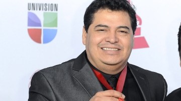 Ismael Gallegos y Beto Jiménez con sus medallas a la Mejor Canción Mexicana Regional por 'Ay Mi México' en los Grammy Latino 2012.