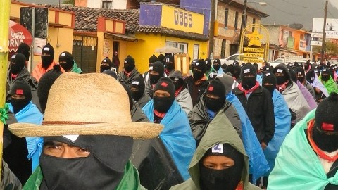 El líder del EZLN, "Subcomandante Marcos", dijo que “no encontramos palabras para expresar nuestro sentir sobre la Cruzada Nacional contra el Hambre, así que va, sin palabras”.