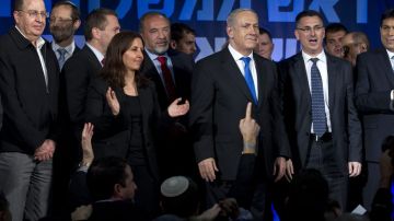 La coalición derechista Likud Beitenu que encabeza Benjamín Netanyahu lleva la ventaja en las elecciones en Israel.