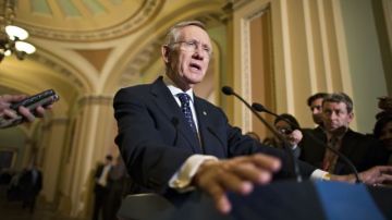 El líder de la mayoría demócrata del Senado, Harry Reid, dijo hoy que la Cámara Alta ratificará la legislación que suspende tres meses la imposición de un techo de endeudamiento al gasto federal.