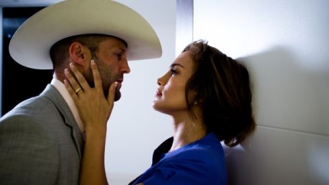 Jason Statham y Jennifer López en una escena del filme.