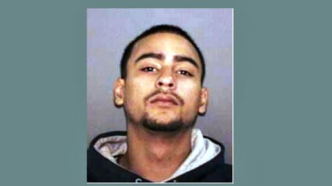 Brandon Santana pesa cerca de 200 libras y mide 5 pies con 11 pulgadas.