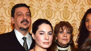 Parte de la familia de Dolores Prida, que enfrenta la difícil tarea de darle el último adiós.