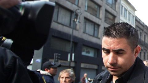 Justicia y reparación de víctimas están pendientes en el caso Cassez, afirma la Comisión de los Derechos Humanos del DF. En la foto, Isabel Miranda de Wallace y Ezequiel Elizalde, agraviados.