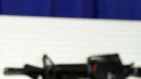 La NRA apunta sus críticas a Dianne Feinstein por iniciativa de ley que pretender reinstaurar la prohibición de armas de asalto.