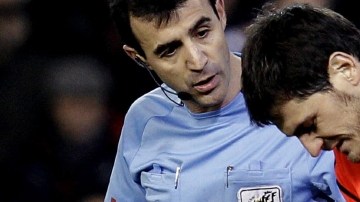 El portero Íker Casillas se fracturó la mano  en el momento menos oportuno: el Real va ante Barcelona en la semifinal de la Copa del Rey.