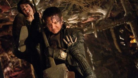 Gemma Arterton y Jeremy Renner en 'Hansel & Gretel Witch Hunters'.