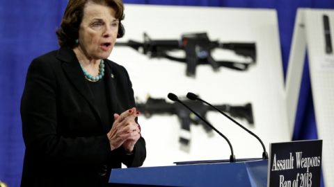 La senadora Dianne Feinstein, encabezó al grupo de legisladores  que presentó  la propuesta.