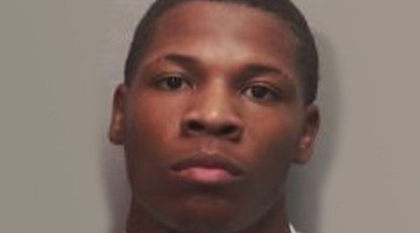 Las autoridades le han entablado dos cargos a Trey Foster, de 22 años, por asalto agravado.  (Foto con la mejor calidad posible)